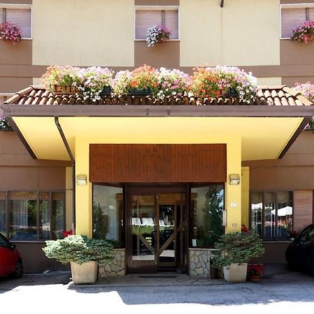 Family Hotel Como Ривизондоли Екстериор снимка