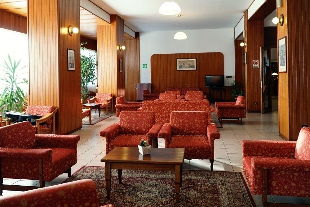 Family Hotel Como Ривизондоли Екстериор снимка