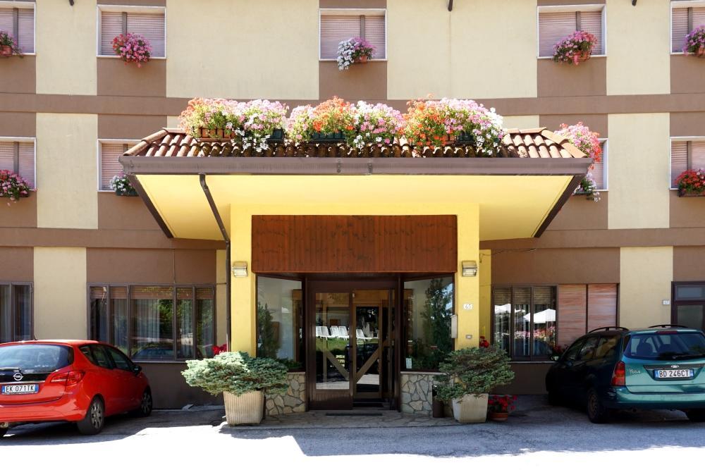 Family Hotel Como Ривизондоли Екстериор снимка