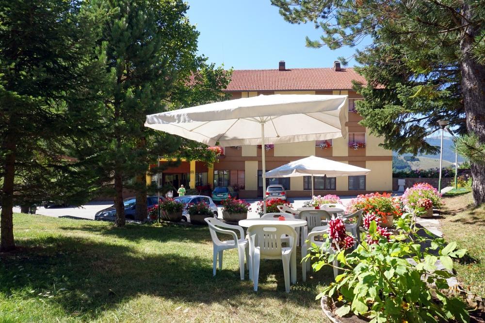 Family Hotel Como Ривизондоли Екстериор снимка